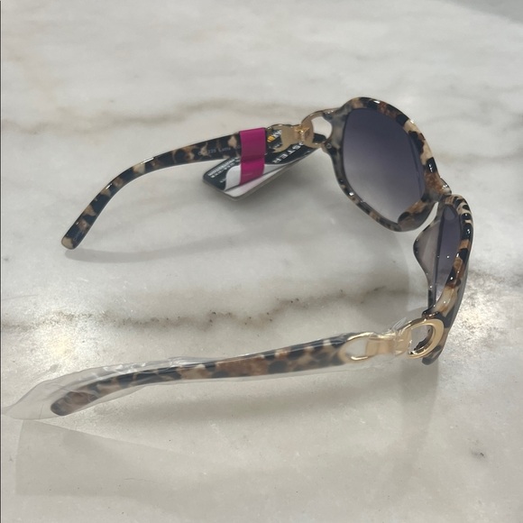 Foster Grant Tortoiseshell Sunglasses with Black Lenses - Picture 5 of 7